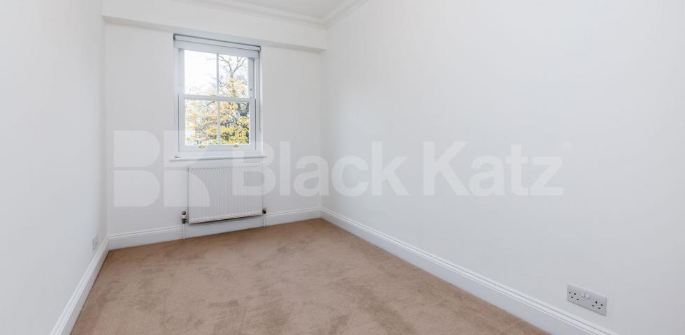 			GOOD TO CONVERT LOUNGE FOR 3!, 3 Bedroom, 1 bath, 1 reception Flat			 York Way, CAMDEN BORDERS 